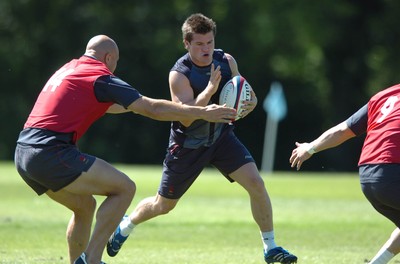 31.07.07 - Wales Rugby Press Conference - Ceri Sweeney takes on Will James during training 