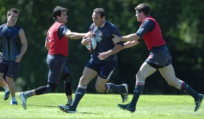 31.07.07 - Wales Rugby Press Conference - Robert Sidoli takes on Mike Phillips(L) and Michael Owen during training 