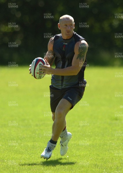 31.07.07 - Wales Rugby Training - Gareth Thomas during training 