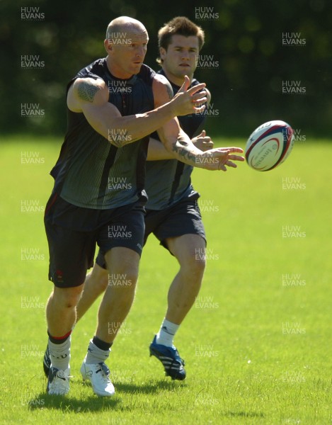 31.07.07 - Wales Rugby Training - Gareth Thomas during training as Ceri Sweeney follows 