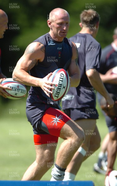31.07.07 - Wales Rugby Press Conference - Wales Captain, Gareth Thomas in action during training as he shows off his new range of training shorts 