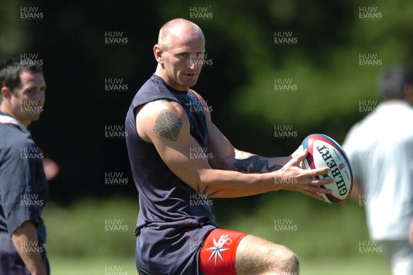 31.07.07 - Wales Rugby Press Conference - Wales Captain, Gareth Thomas in action during training as he shows off his new range of training shorts 