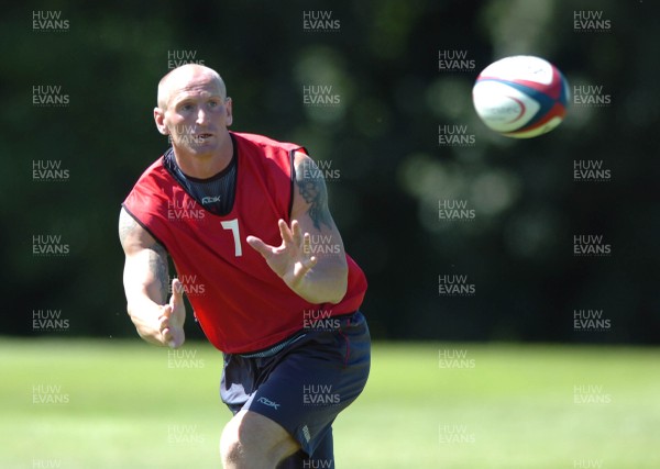 31.07.07 - Wales Rugby Press Conference - Gareth Thomas during training 