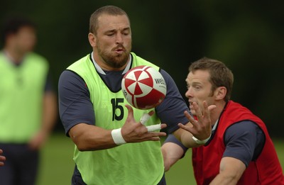 31.08.07 - Wales Rugby Training - Chris Horsman is tackled by Kevin Morgan during training 