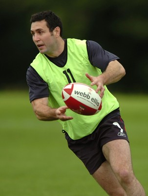 31.08.07 - Wales Rugby Training - Stephen Jones in action during training 