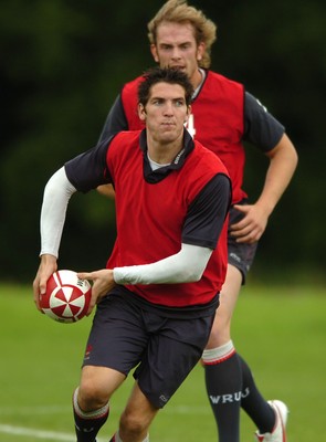 31.08.07 - Wales Rugby Training - James Hook looks for support 