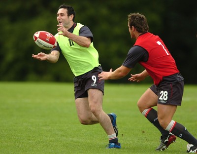 31.08.07 - Wales Rugby Training - Stephen Jones in action during training 
