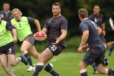31.08.07 - Wales Rugby Training - Ian Gough passes during training 