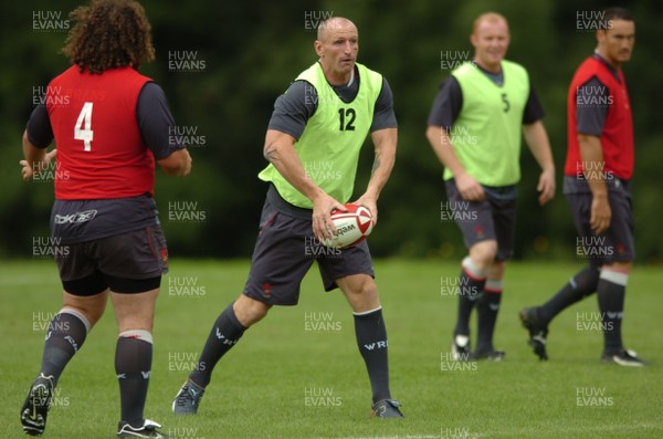 31.08.07 - Wales Rugby Training - Gareth Thomas in action during training 