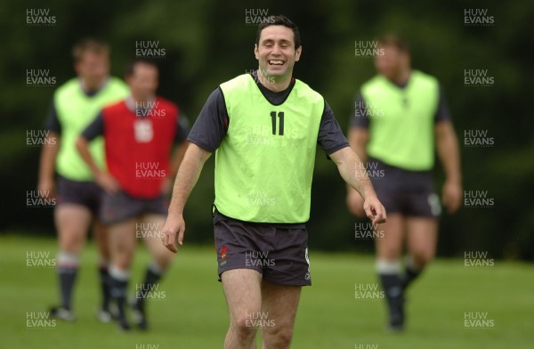 31.08.07 - Wales Rugby Training - Stephen Jones in action during training 