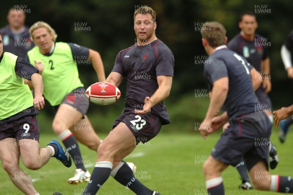 31.08.07 - Wales Rugby Training - Ian Gough passes during training 