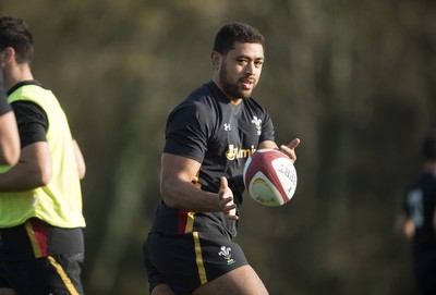 311016 - Wales Rugby Training -Shaun Edwards and Matt Sherratt during training