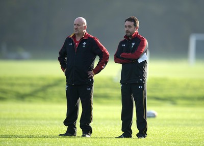 311016 - Wales Rugby Training -Shaun Edwards and Matt Sherratt during training