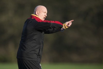 311016 - Wales Rugby Training -Shaun Edwards during training