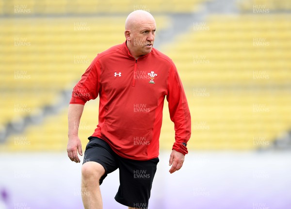 311019 - Wales Rugby Training - Shaun Edwards during training