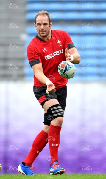 311019 - Wales Rugby Training - Alun Wyn Jones during training