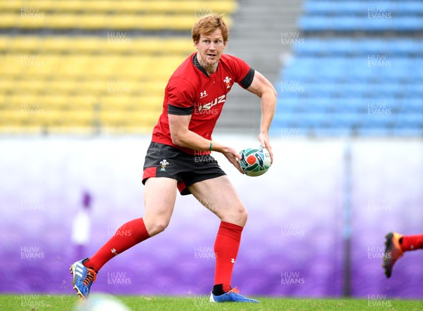 311019 - Wales Rugby Training - Rhys Patchell during training