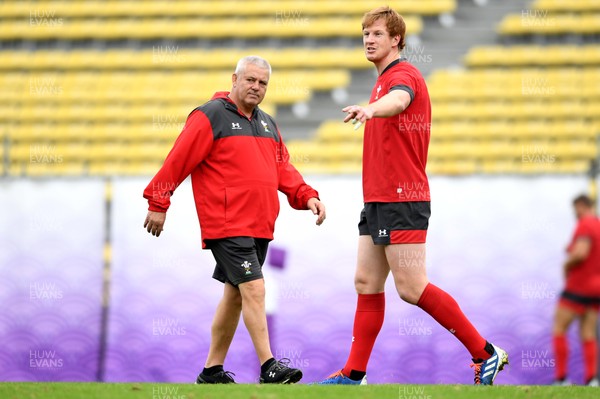 311019 - Wales Rugby Training - Warren Gatland and Rhys Patchell during training