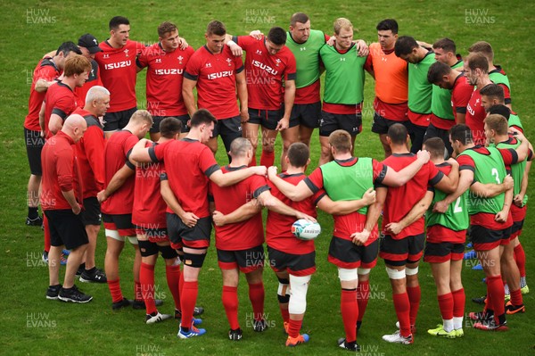 311019 - Wales Rugby Training - Players huddle during training