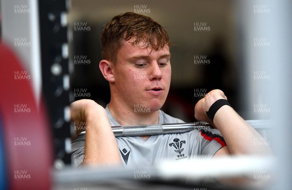 311022 - Wales Rugby Training - Sam Costelow during training