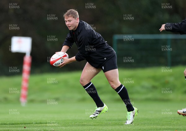 311023 - Wales Rugby Training in the week leading up to their game against the Barbarians - Sam Costelow during training