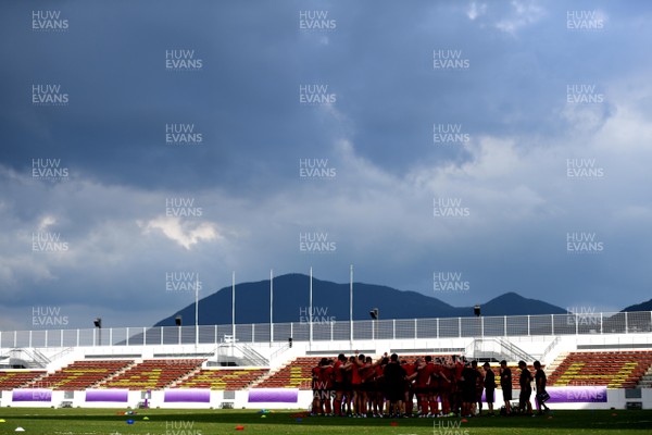 150919 - Wales Rugby Training and Media Interviews - Players huddle