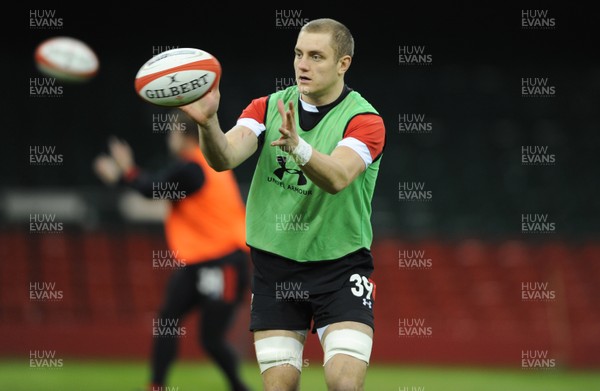 220113 - Wales Rugby Training -James King during training