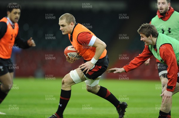 220113 - Wales Rugby Training -James King during training