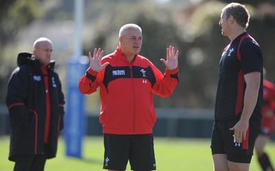 03.09.11 - Wales Rugby Training - Head coach Warren Gatland talks to Bradley Davies during training. 