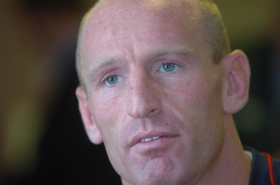 14.11.06 - Wales Rugby Press Conf. - New Wales Captain, Gareth Thomas talks to the media 