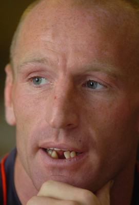 14.11.06 - Wales Rugby Press Conf. - New Wales Captain, Gareth Thomas talks to the media 