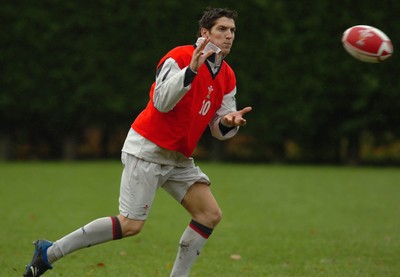 14.11.06 - Wales Rugby Training - James Hook during training 