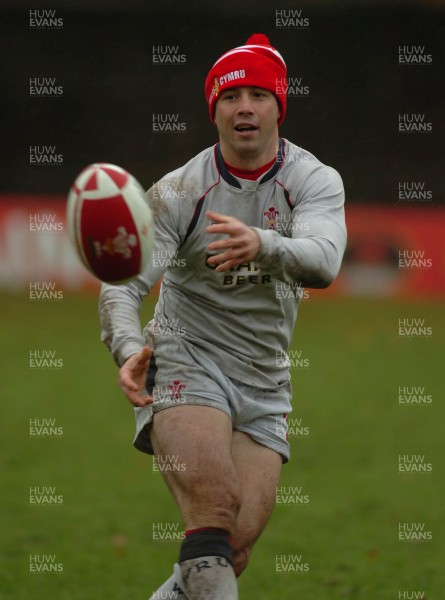 14.11.06 - Wales Rugby Training - Gareth Cooper enjoys training in his Children in Need bobble hat 