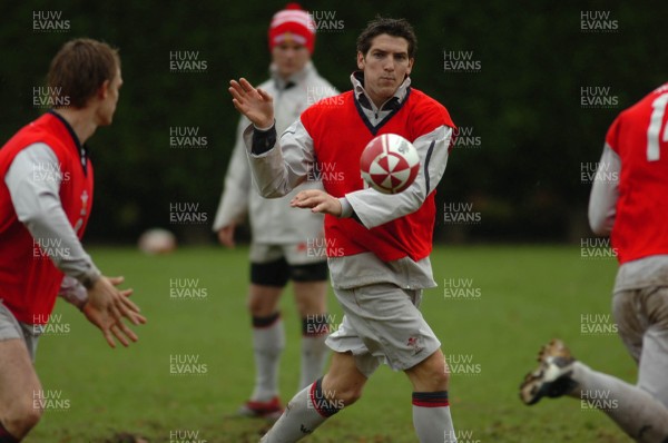 14.11.06 - Wales Rugby Training - James Hook during training 