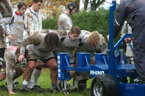 14.11.06 - Wales Rugby Press Conf. - (L-R)Adam Jones, Rhys Thomas and Duncan Jones scrum down on the scrum machine 