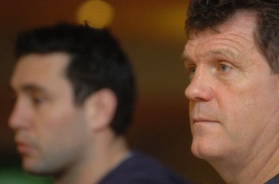 22.11.06 - Wales Rugby Team Announcement - Wales' Head Coach, Gareth Jenkins(R) names his team to face New Zealand on Saturday along side his captain, Stephen Jones 