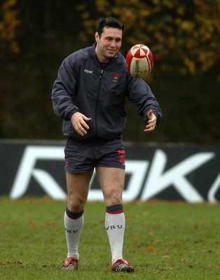 22.11.06 - Wales Rugby Training - Stephen Jones during training 