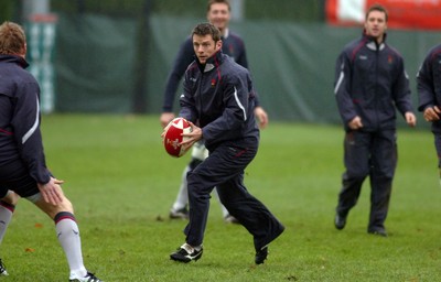 22.11.06 - Wales Rugby Training - Kevin Morgan during training 