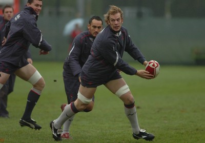 22.11.06 - Wales Rugby Training - Alun Wyn Jones during training 