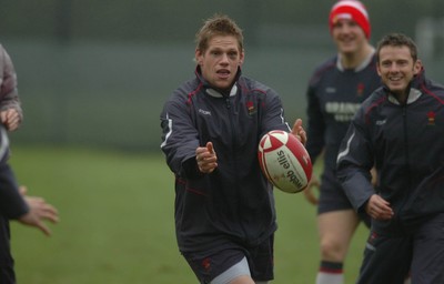 22.11.06 - Wales Rugby Training - Rhys Thomas during training 
