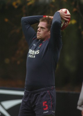 22.11.06 - Wales Rugby Training - Rhys Thomas during training 
