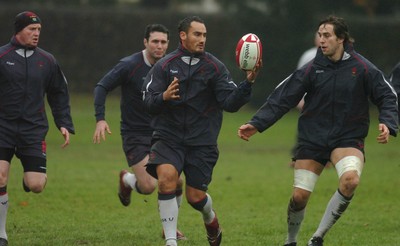 22.11.06 - Wales Rugby Training - Sonny Parker takes a pass during training 