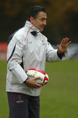 22.11.06 - Wales Rugby Training - Nigel Davies makes a point during training 