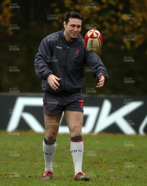 22.11.06 - Wales Rugby Training - Stephen Jones during training 