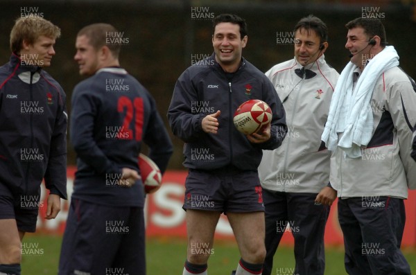 22.11.06 - Wales Rugby Training - Stephen Jones during training 
