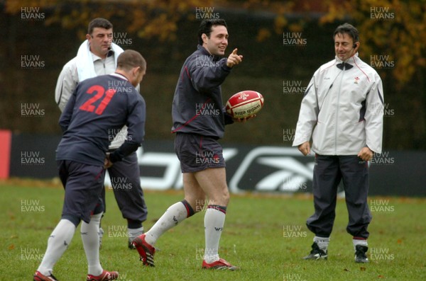 22.11.06 - Wales Rugby Training - Stephen Jones during training 