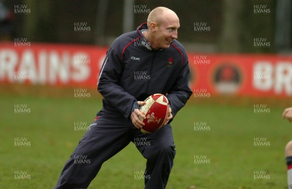 22.11.06 - Wales Rugby Training - Tom Shanklin during training 