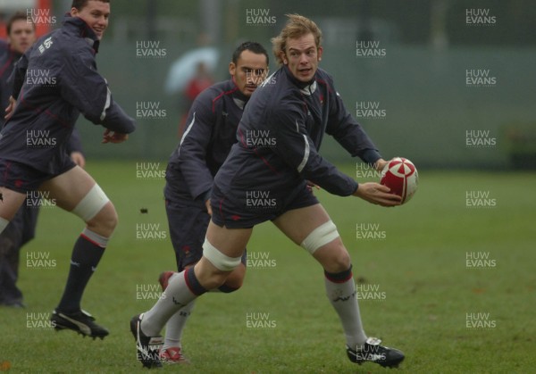 22.11.06 - Wales Rugby Training - Alun Wyn Jones during training 