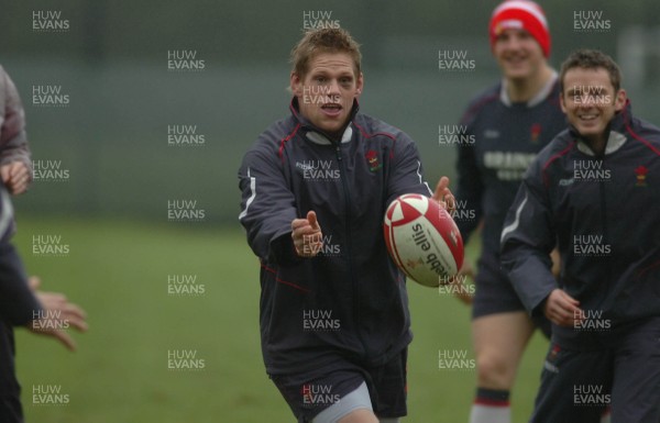 22.11.06 - Wales Rugby Training - Rhys Thomas during training 