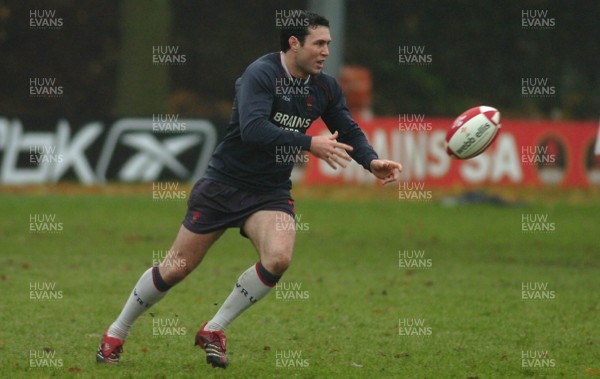 22.11.06 - Wales Rugby Training - Wales Captain, Stephen Jones during training 